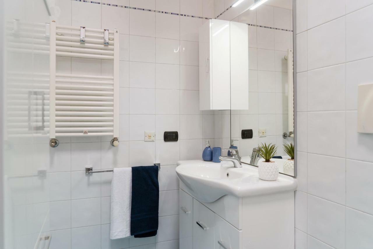 Large Apartment In Milan Center ภายนอก รูปภาพ